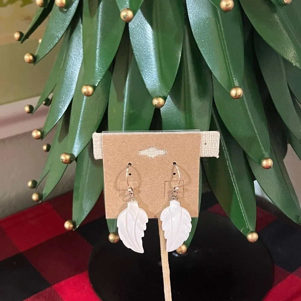 Lucky Brand White Leaf Earrings #Lucky2